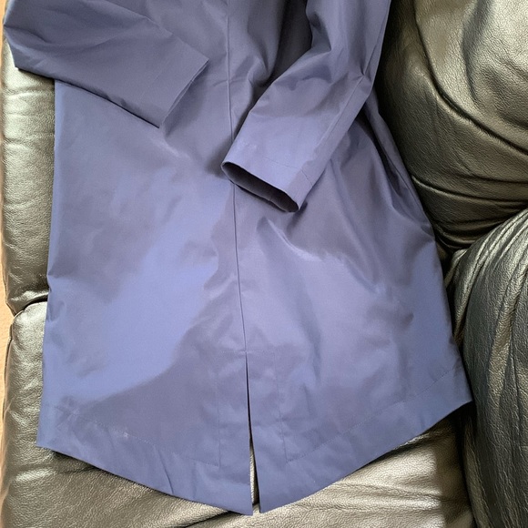 Reitmans Hooded Raincoat , Size XS, Navy Color - Picture 5 of 8